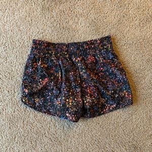 Lululemon Tracker V shorts 4”🍋